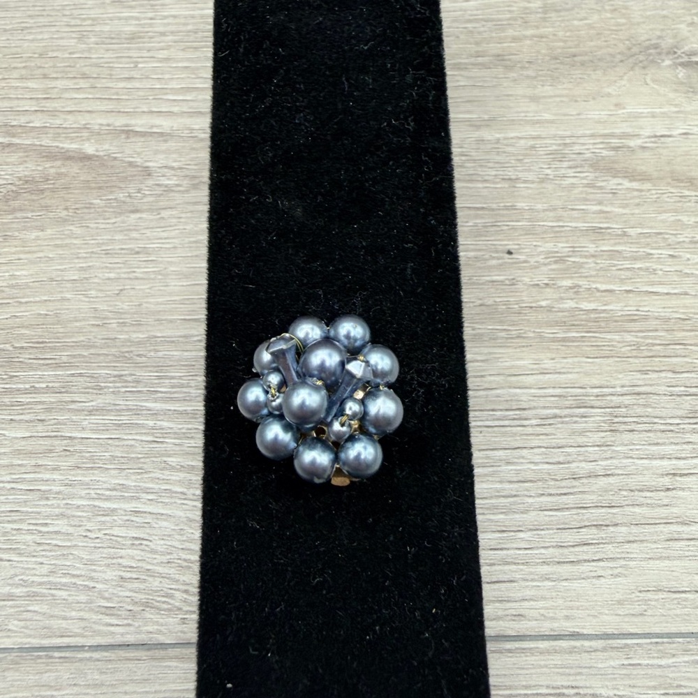 Elegant‎ Gray Cluster Ring